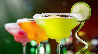 Colorful cocktails in glasses, ready to be enjoyed | MSC Cruises
