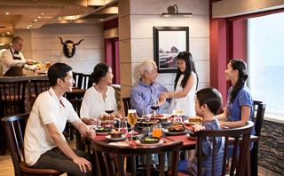 A family enjoys a lively meal together at a restaurant on MSC Splendida | MSC Cruises