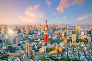 Una vista aerea mozzafiato della skyline di Tokyo con la iconica Tokyo Tower in un paesaggio urbano vibrante | MSC Crociere