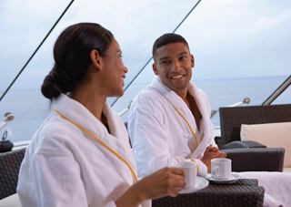 A couple enjoys a relaxing moment with drinks on the deck | MSC Cruises