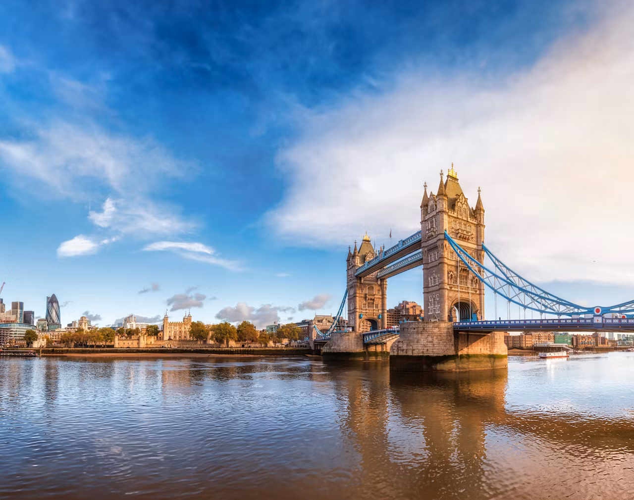 Die Tower Bridge überspannt die Themse, ein Symbol für London und britische Architektur | MSC Cruises