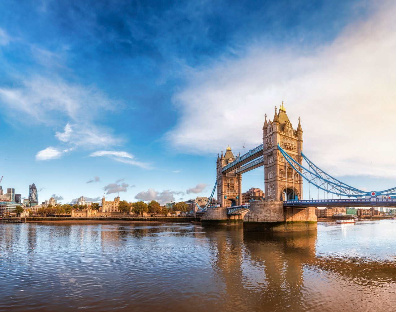 Die Tower Bridge überspannt die Themse, ein Symbol für London und britische Architektur | MSC Cruises
