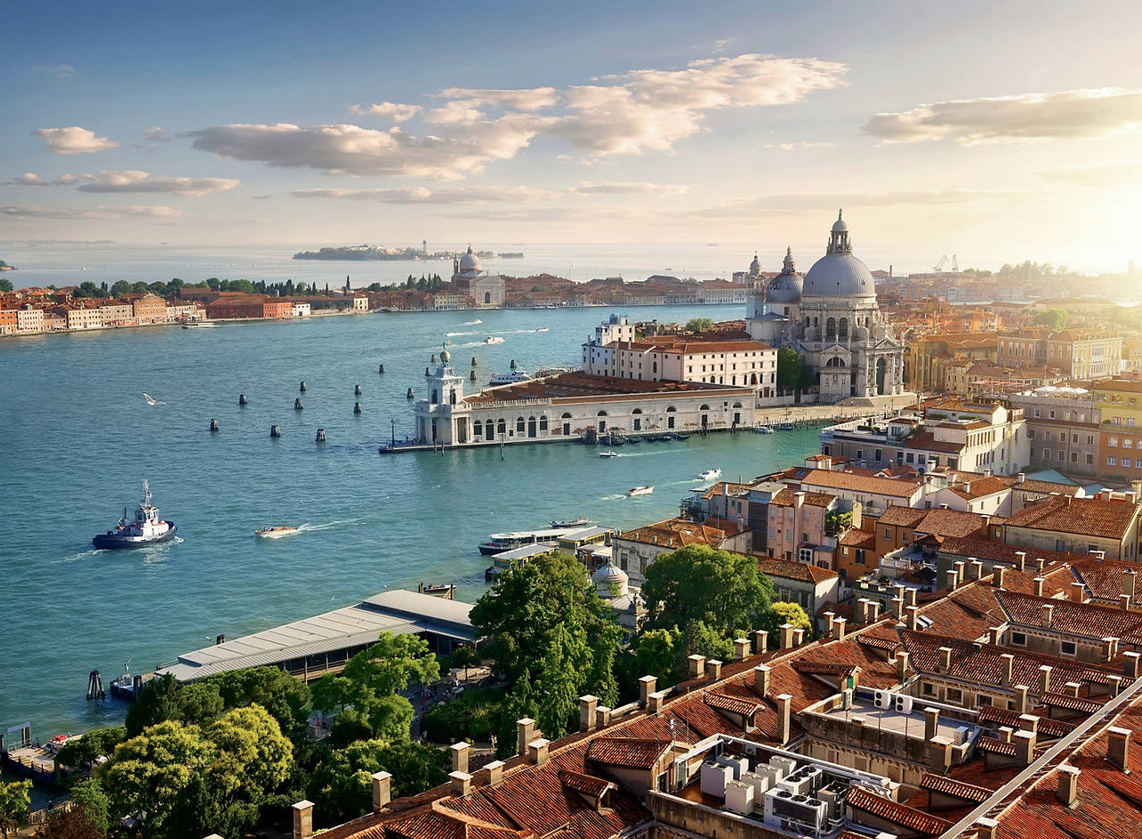 Vue aérienne de Venise montrant le canal et la Basilique della Salute dans un cadre méditerranéen magnifique | MSC Cruises