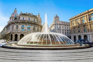 La fontana iconica di Piazza de Ferrari circondata da storici edifici a Genova, Italia | MSC Crociere