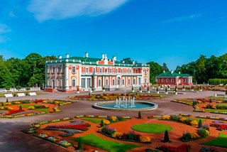 Une vue imprenable sur le palais de Kadriorg entouré de jardins vibrants et de fontaines à Tallinn, Estonie | MSC Croisières