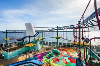 Bunter Spielbereich für Kinder mit Blick auf das Meer | MSC Cruises