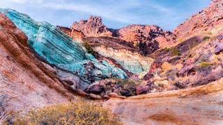 Vibrant rock formations in Mogan showcase the stunning colours of Los Azulejos de Veneguera in Gran Canaria | MSC Cruises