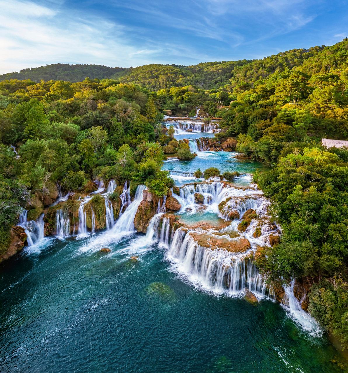 Stunning Aussicht auf die Krka-Wasserfälle, umgeben von üppigem Grün im Nationalpark Kroatien | MSC Cruises
