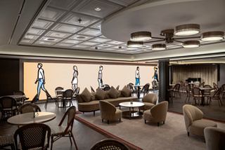 Eleganter Essbereich im L'Atelier du Voyageur mit Tischen, Stühlen und Meerblick | MSC Cruises