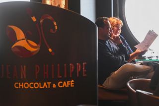 A guest enjoys the daily programme at Jean-Philippe Chocolat & Café onboard MSC Euribia | MSC Cruises