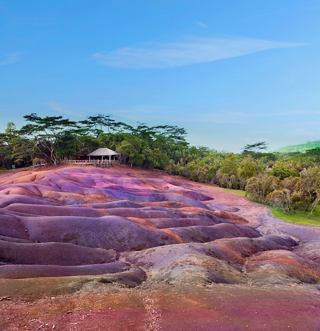 Las vibrantes dunas de las Siete Tierras de Colores en Mauricio muestran una maravilla natural única en un paisaje inspirador | MSC Cruceros
