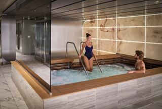 A couple enjoys a peaceful moment in a cruise spa | MSC Cruises