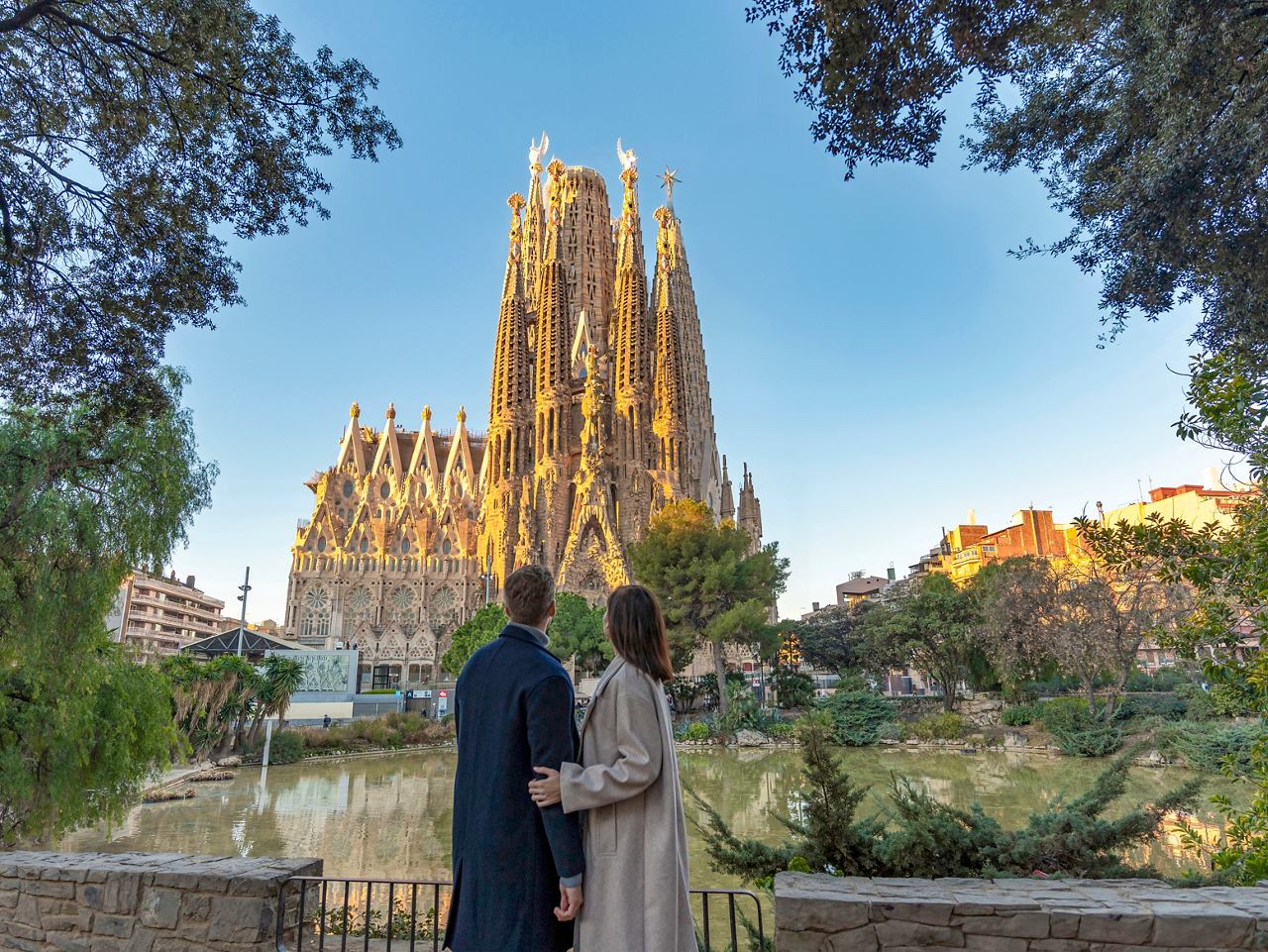 A couple enjoys the stunning architecture of La Sagrada Familia in Barcelona. | MSC Cruises