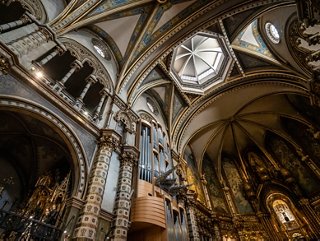 Interno ispiratore del monastero di Santa Maria a Montserrat, Spagna | MSC Crociere