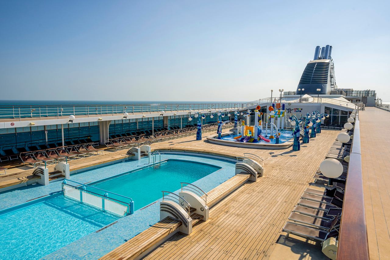 A spacious pool area on the MSC Opera deck, inviting guests to enjoy relaxation under the sky and sea | MSC Cruises