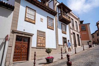 Charmante Straßen von La Orotava auf Teneriffa, die traditionelle Architektur und eine einladende Atmosphäre zeigen | MSC Cruises