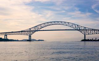 Le pont des Amériques relie les rives du canal de Panama | MSC Croisières