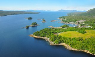 Vue aérienne d'un fjord pittoresque à Ketchikan, Alaska, montrant la côte et la végétation luxuriante | MSC Cruises