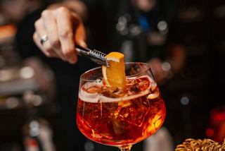 Close-up of a bartender preparing a cocktail | MSC Cruises