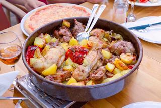 Un délicieux plat avec de la viande et des légumes | MSC Croisières