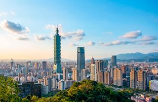 Lo skyline di Taipei si erge sopra la città, offrendo una vista ispiratrice al crepuscolo | MSC Crociere