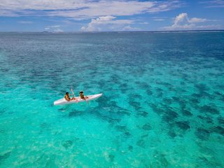 Pareja haciendo kayak en una laguna tranquila, Mauricio | MSC Cruceros