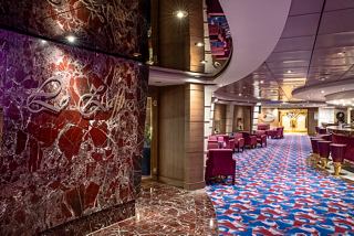 A warm and inviting sitting area in the Zaffiro Bar, featuring armchairs and a bar counter for relaxation | MSC Cruises