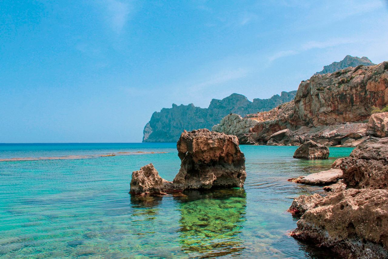Eau cristalline et rochers à Cabo Rojo, République dominicaine | MSC Croisières