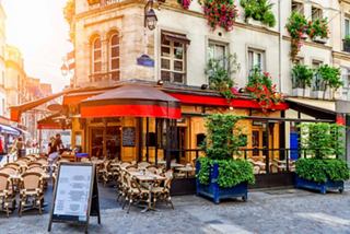 A charming Parisian bistro with outdoor seating and vibrant flowers, inviting guests to enjoy the Mediterranean atmosphere | MSC Cruises