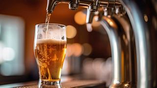 A close-up of a refreshing beer being poured at the Sports Bar on MSC Fantasia | MSC Cruises