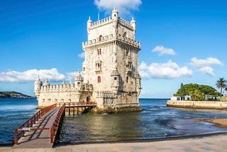 La célèbre tour de Belem se dresse majestueusement au bord de l'eau à Lisbonne, Portugal, reflétant la riche histoire de la région | MSC Croisières