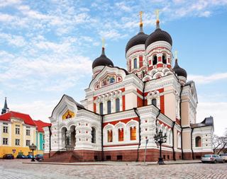 La magnifique cathédrale Alexandre Nevski se dresse majestueusement contre un ciel lumineux dans la vieille ville de Tallinn | MSC Croisières