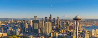 Panorama de Seattle avec des gratte-ciels sous un ciel bleu clair | MSC Croisières