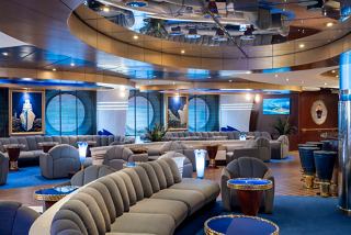 A vibrant lounge area on MSC Fantasia with comfortable seating and a welcoming atmosphere | MSC Cruises