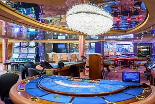 Entertainment area with bar and slot machines on MSC Armonia | MSC Cruises