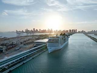 MSC World America llega al moderno terminal de cruceros en Miami con el skyline de la ciudad | MSC Cruises