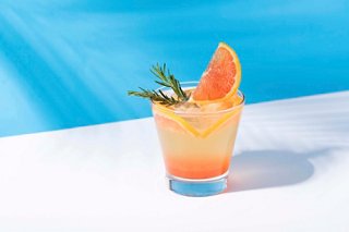 A refreshing cocktail garnished with orange and rosemary, served at Lo Spinnaker Bar by the pool | MSC Cruises