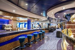 A stylish bar area on MSC Splendida featuring comfortable seating and a welcoming atmosphere for relaxation | MSC Cruises