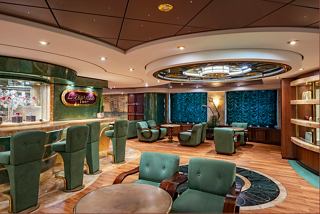 A welcoming lounge area featuring comfortable seating and a bar counter, perfect for relaxation on MSC Splendida | MSC Cruises