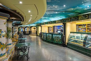 A welcoming lounge area on MSC Splendida featuring comfortable seating and a stylish bar counter | MSC Cruises