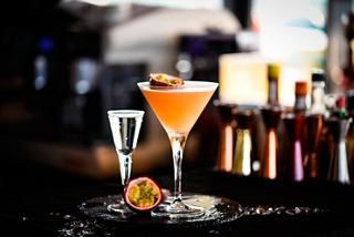 A vibrant cocktail elegantly served at The Golden Bar on MSC Musica, showcasing a delightful drinking experience | MSC Cruises