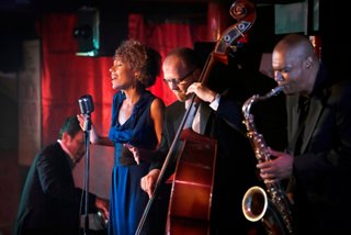 A jazz performance featuring a singer and musicians in L'Insolito Lounge aboard MSC Fantasia | MSC Cruises