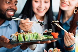 Friends enjoying sushi together at Kaito Sushi Bar, sharing delightful flavours and moments | MSC Cruises
