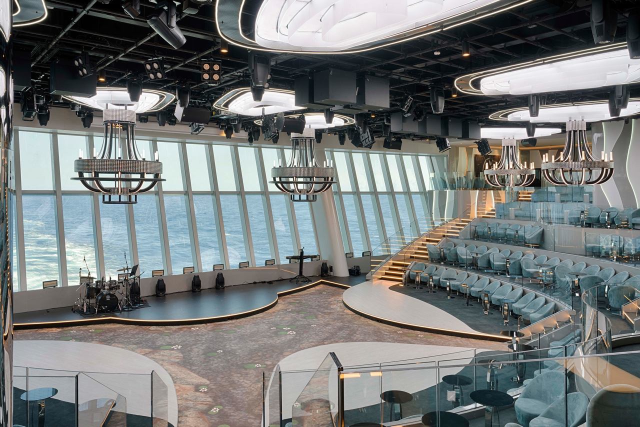 Spacious seating area with panoramic views, perfect for entertainment and relaxation | MSC Cruises