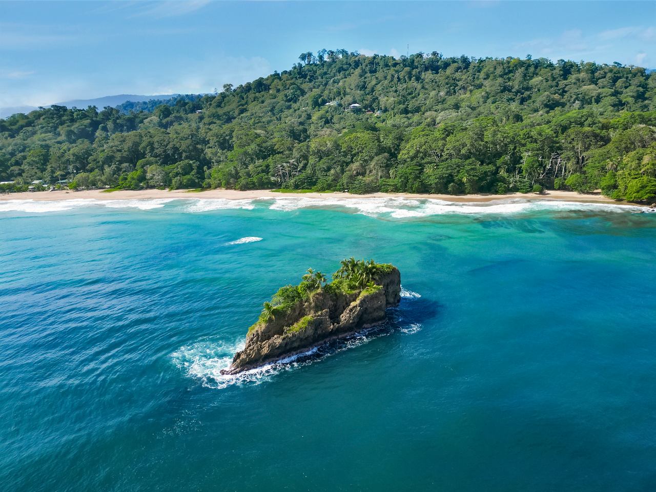 Wunderschöner Strand mit tropischer Vegetation in Puerto Viejo, Costa Rica | MSC Cruises