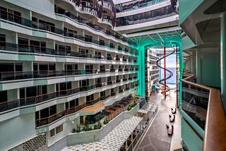 Bright and spacious area featuring green walls and shelves | MSC Cruises