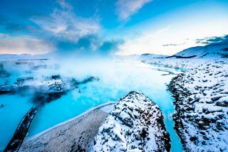 Paisajes nevados y aguas azules en Islandia, mostrando la belleza de la naturaleza | MSC Cruceros