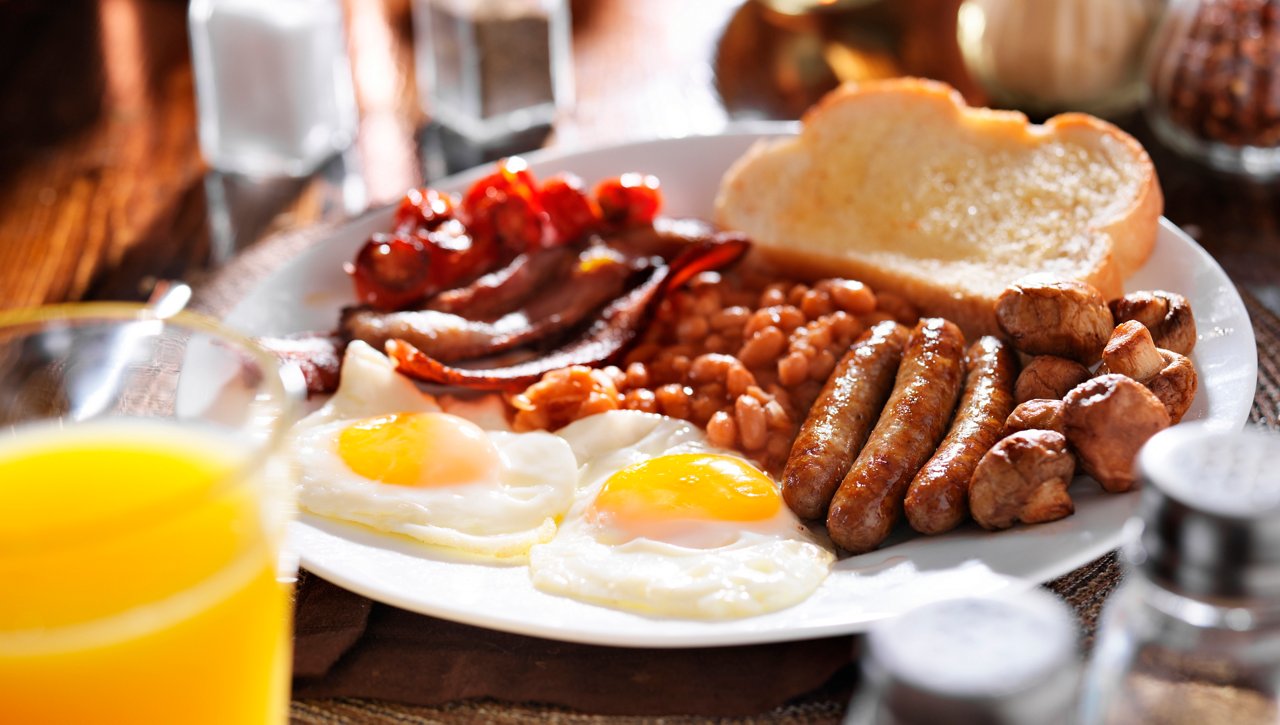 Enjoy a delicious breakfast: eggs, sausage, toast, and orange juice | MSC Cruises