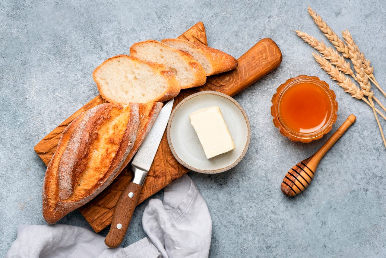 Fresh bread with butter and honey served on a wooden board | MSC Cruises