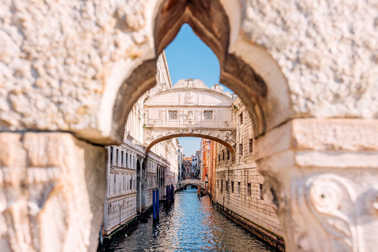 Archway over the Grand Canal in Venice, framed by beautiful buildings | MSC Cruises
